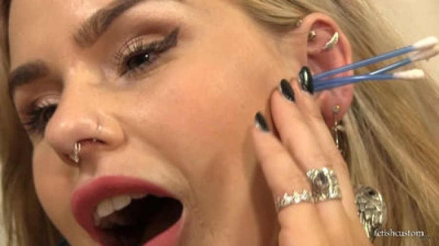 AltSiren Cleans Up Up Her Ears and Fucks Them Up