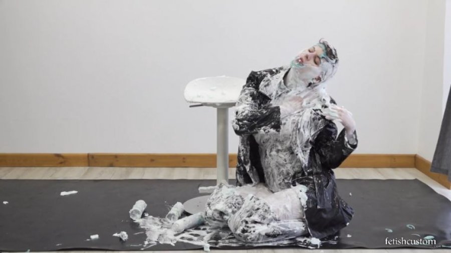 Ruby Dagger Covers Herself in Shaving Foam